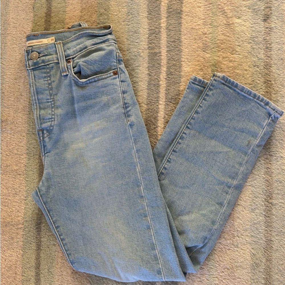 LEVI Wedgie Straight Jean
